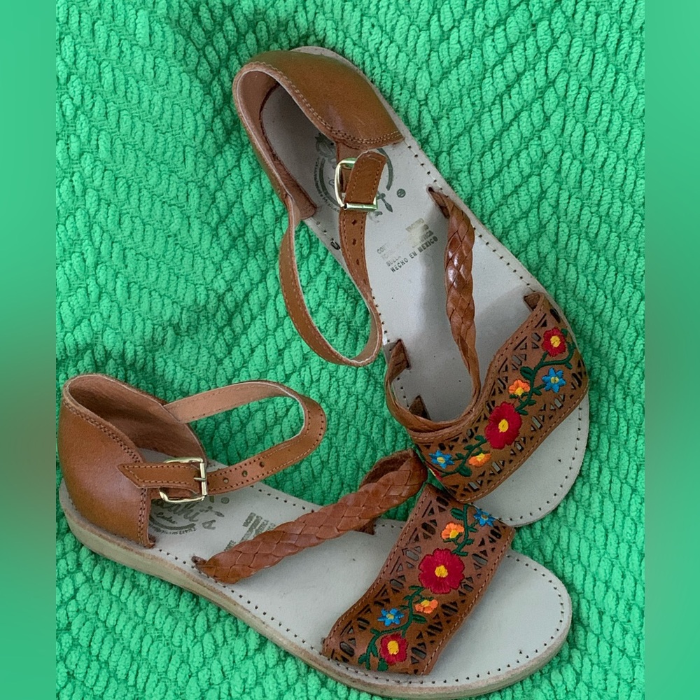 New never worn Leather Cacahi  Sandals